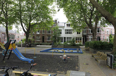 914387 Gezicht op het Koekoeksplein te Utrecht.